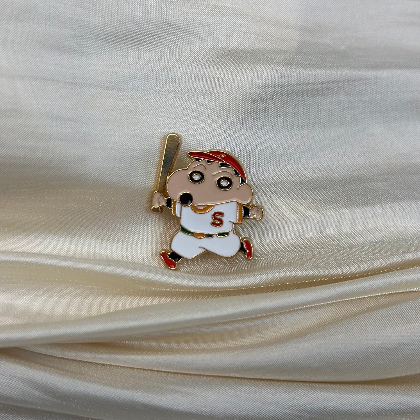 クレヨンしんちゃんのブローチ