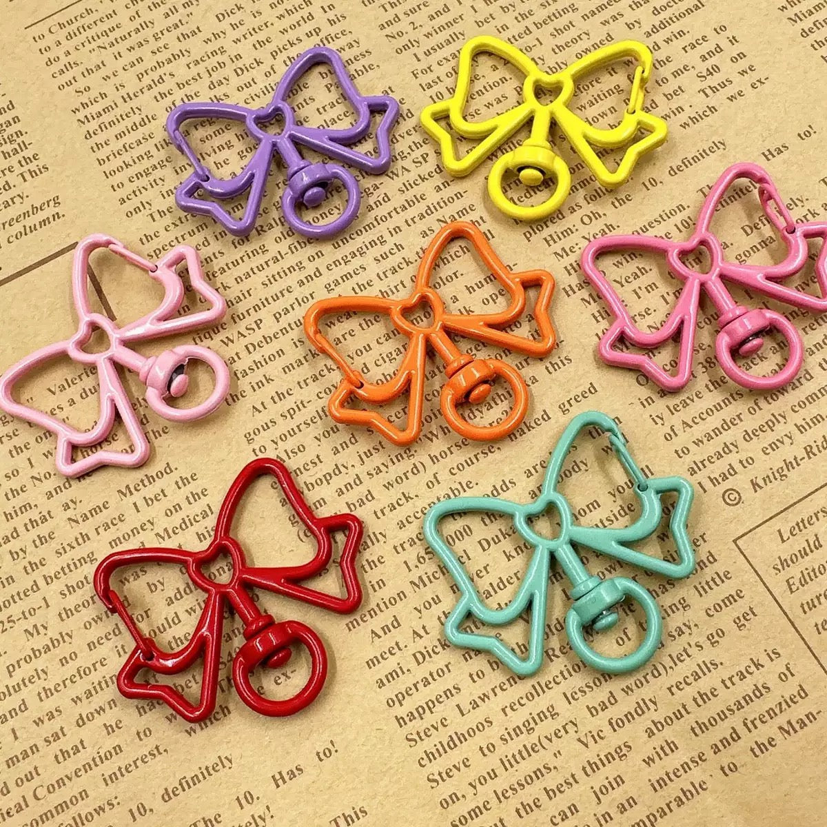 蝶結びアクリルキーホルダー