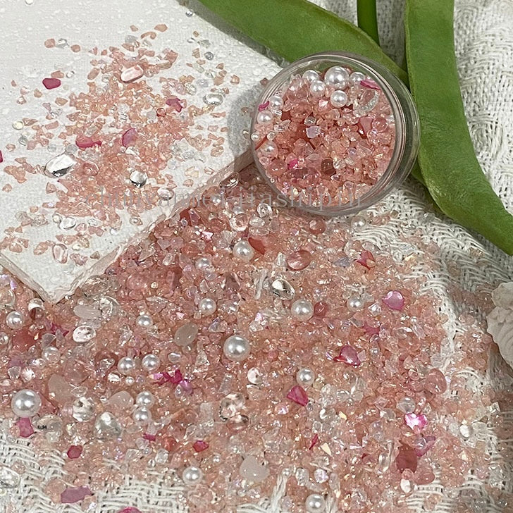 幻彩の装飾品を手作りします。