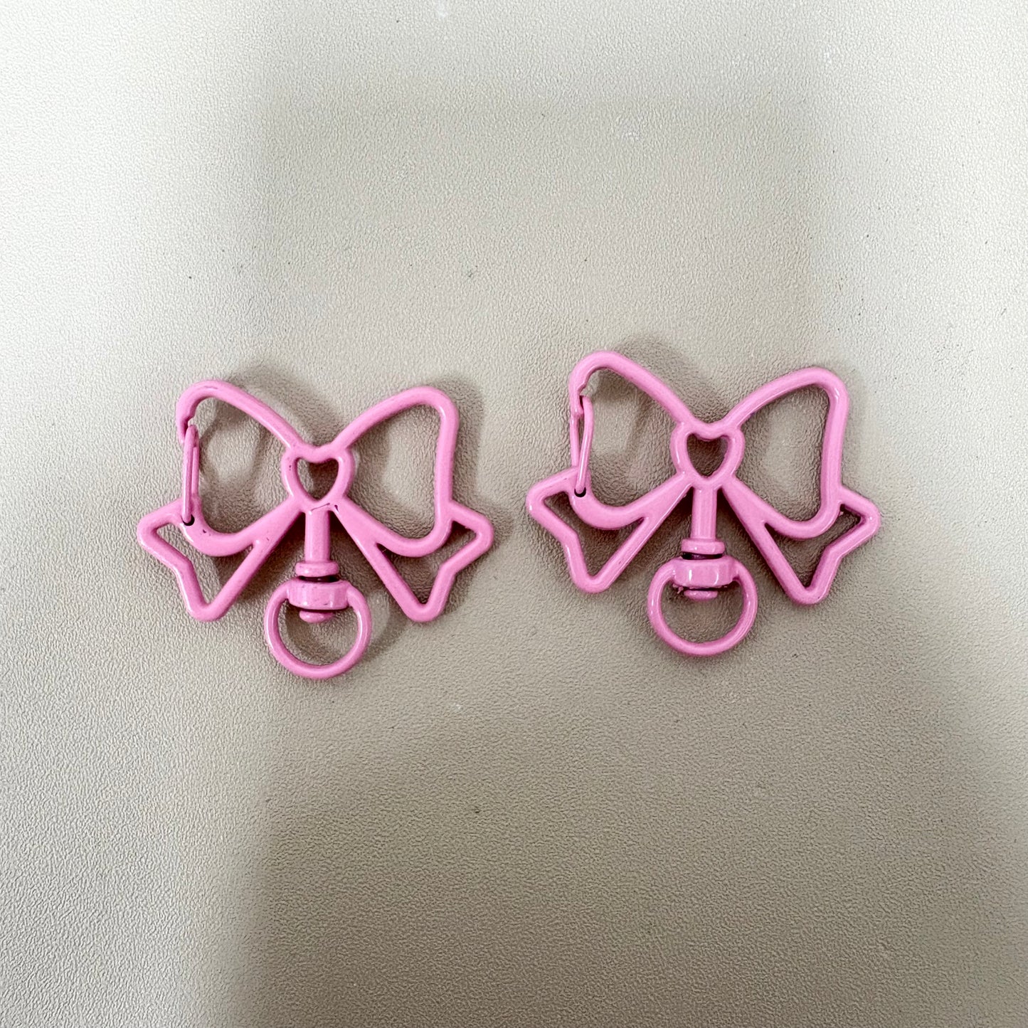蝶結びアクリルキーホルダー