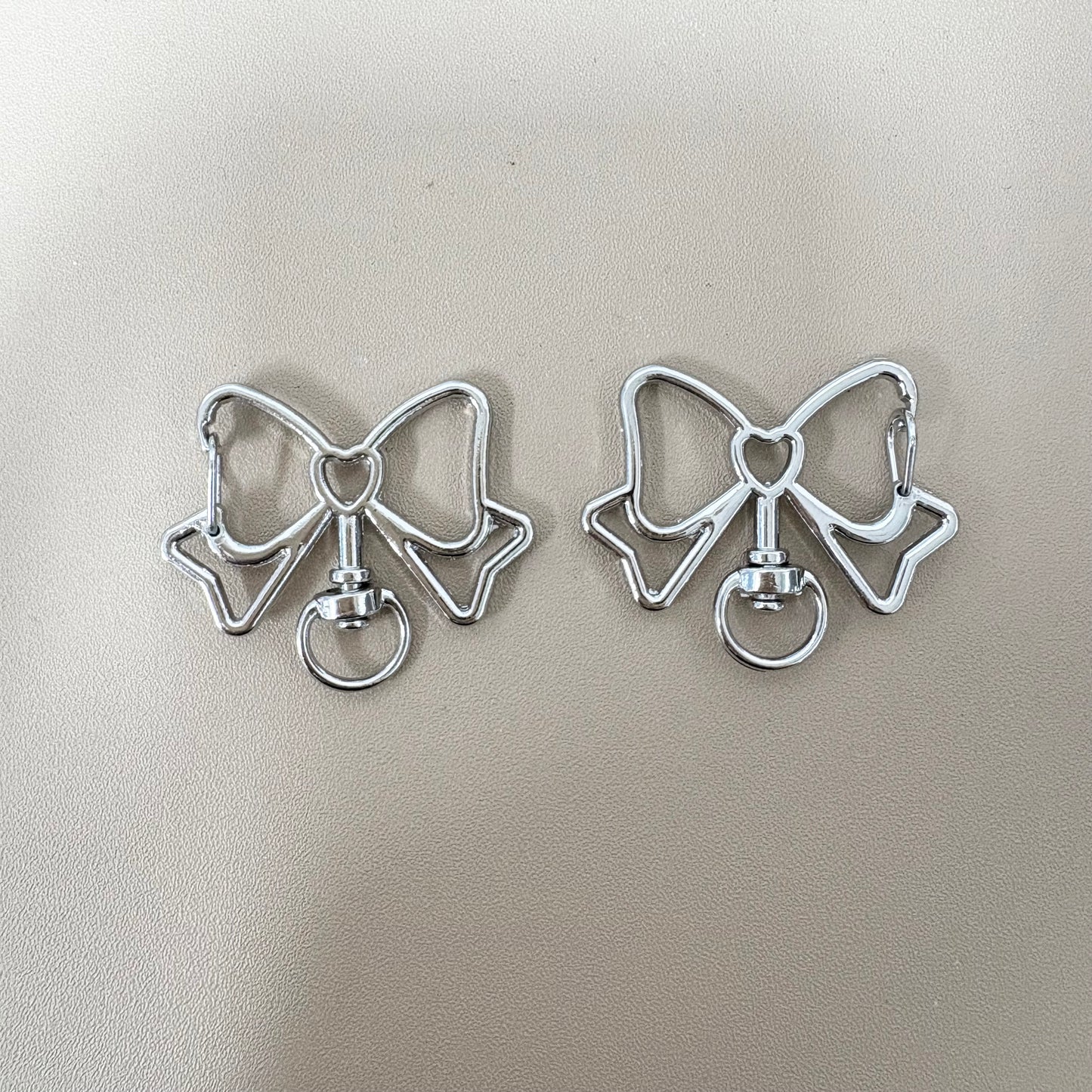 蝶結びアクリルキーホルダー