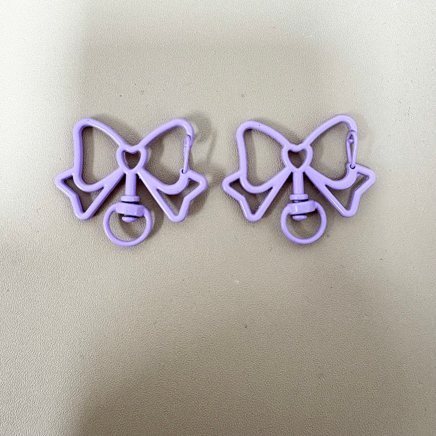 蝶結びアクリルキーホルダー