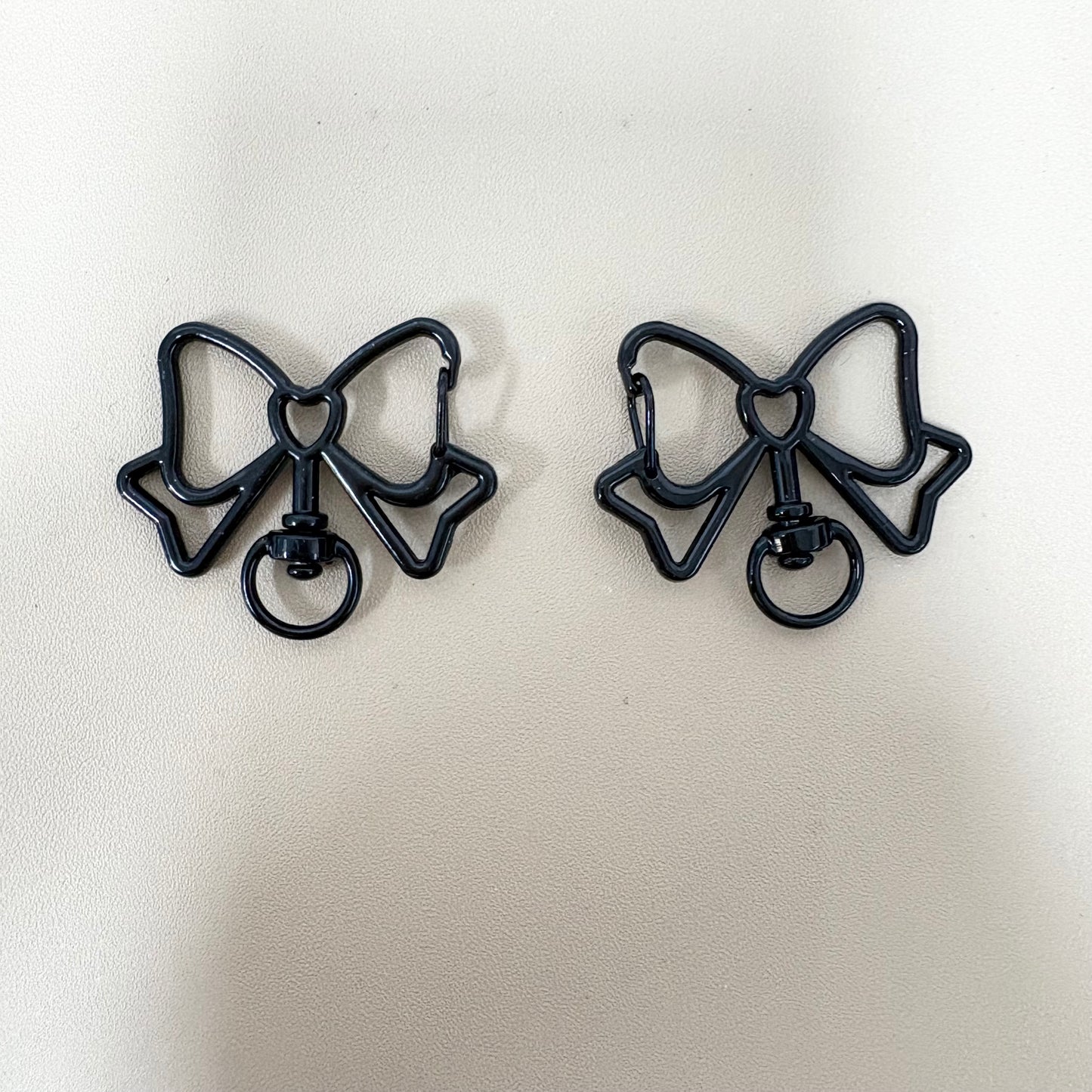蝶結びアクリルキーホルダー