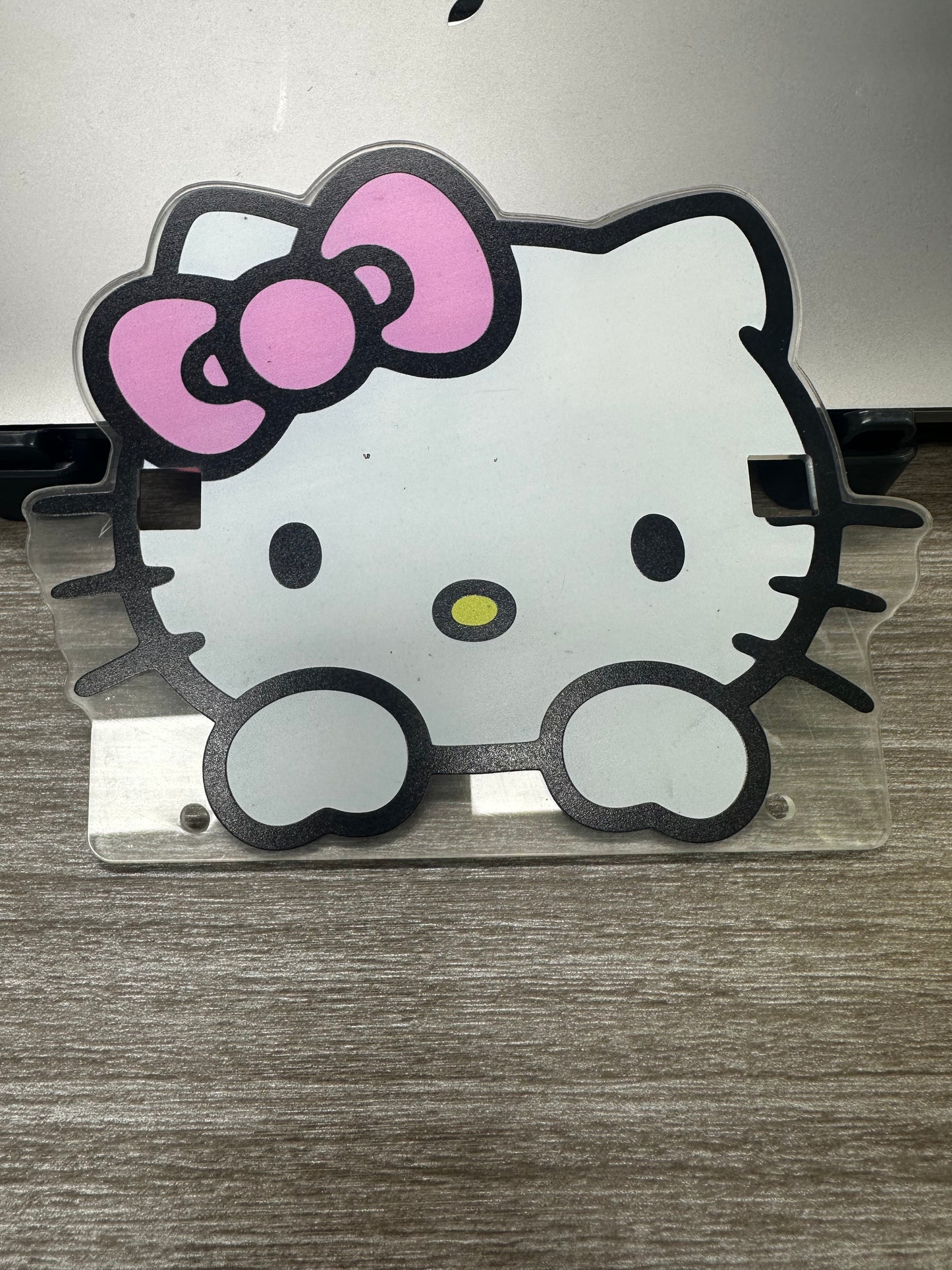 キティ、しんちゃん、ちいかわのメガネホルダー