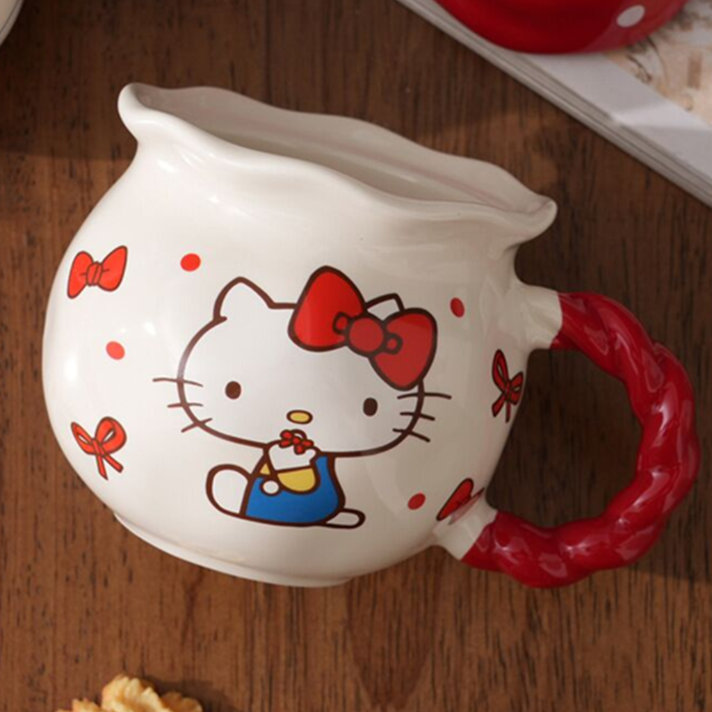 サンリオ ハローキティ 390ml ケーキ帽子 ふた付きセラミックマグ レッド