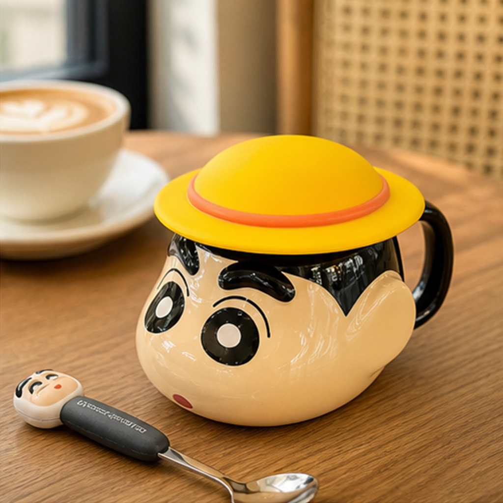 クレヨンしんちゃん 520ml 帽子ふた付き 造型セラミックマグ スプーン付き