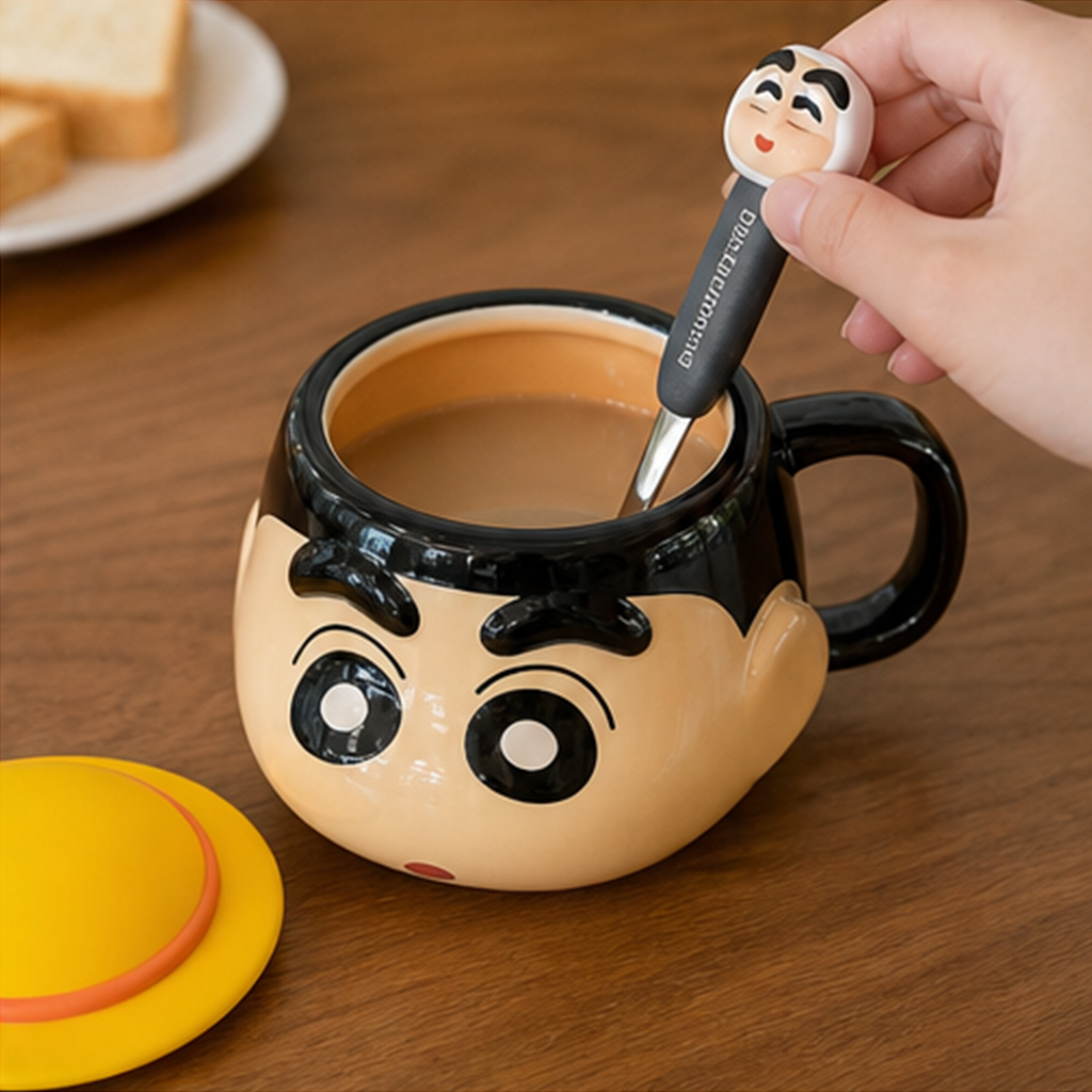 クレヨンしんちゃん 520ml 帽子ふた付き 造型セラミックマグ スプーン付き