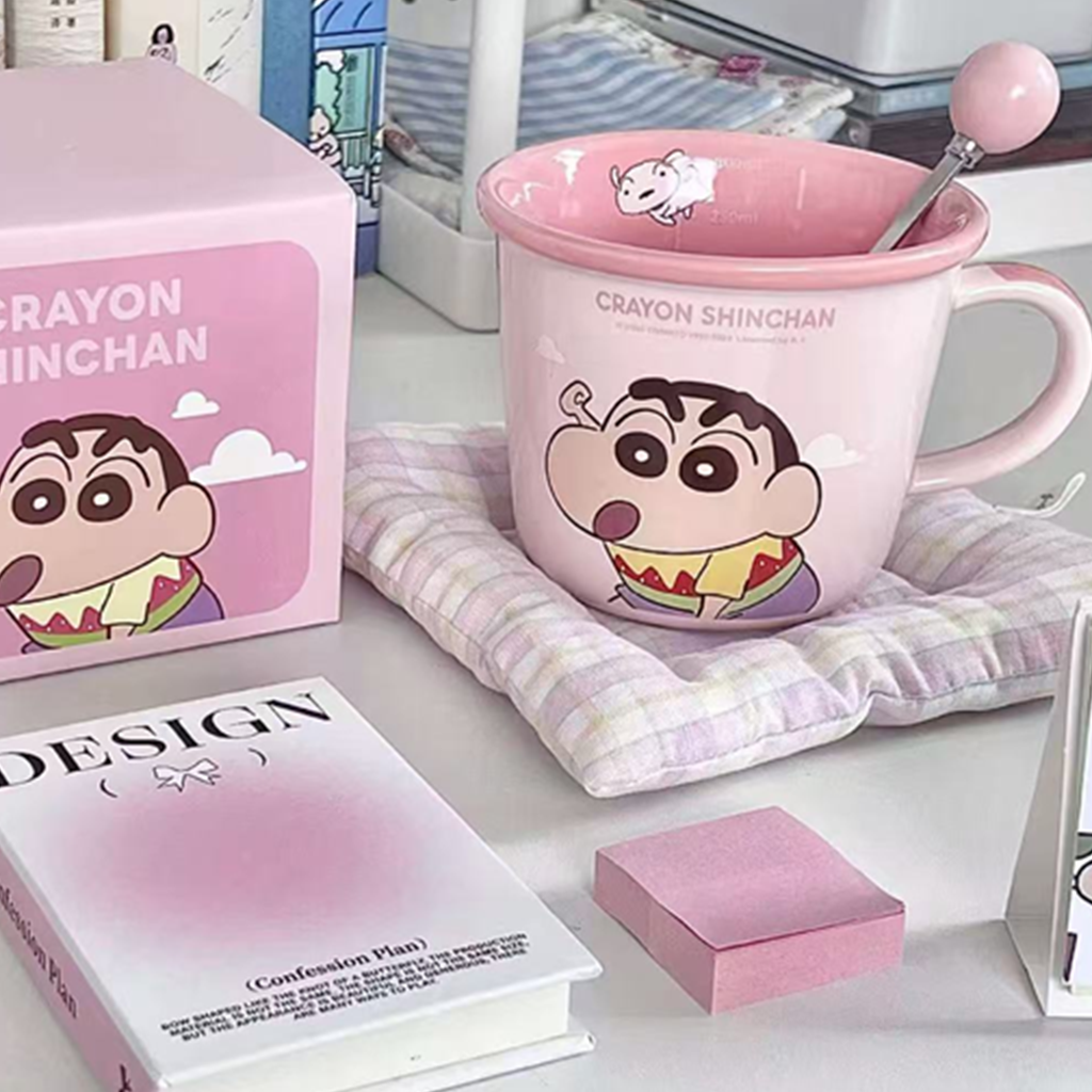 クレヨンしんちゃん スプーン付き陶器マグ ピンク 360ml