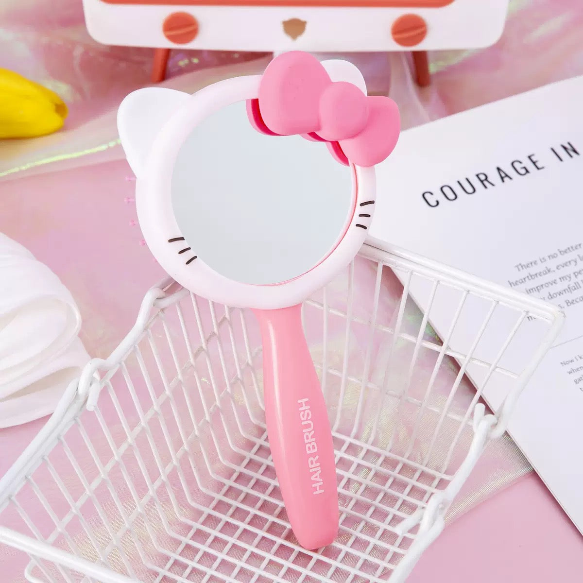 可愛いキャラクターデザインのヘアブラシ（鏡付き）