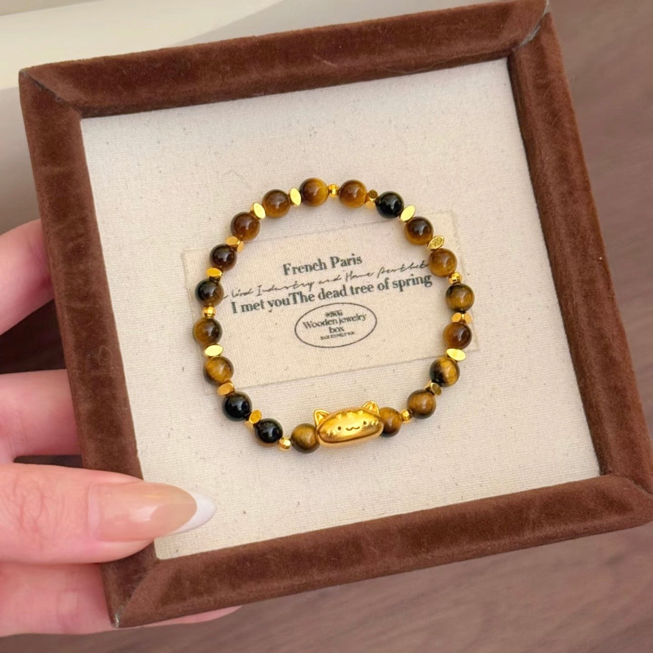 子猫の運勢を守る天然ターコイズ（虎眼石）ブレスレット