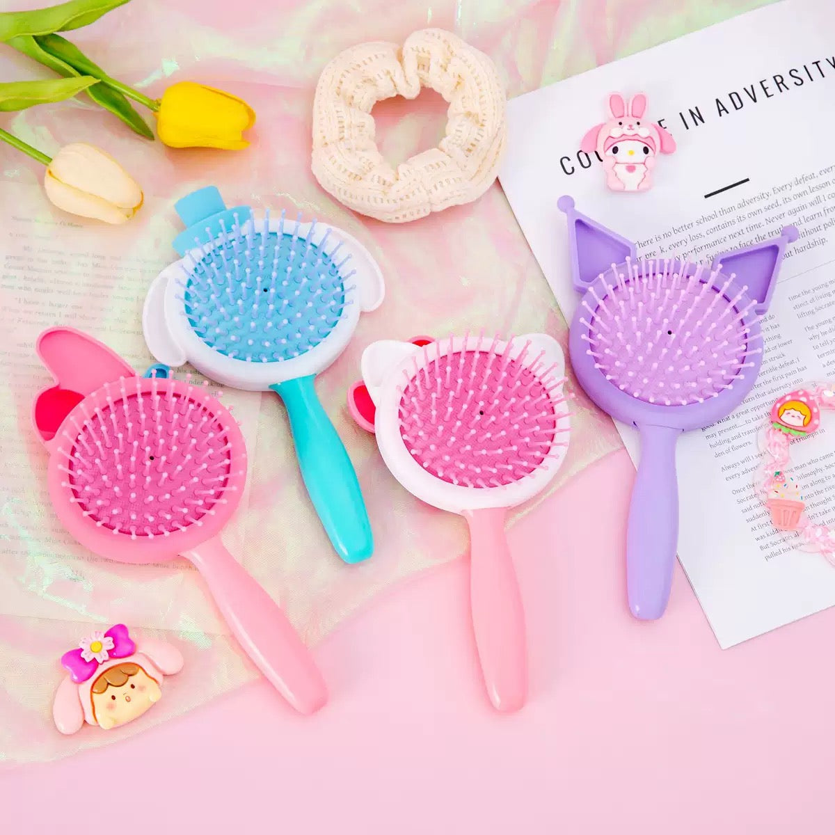 可愛いキャラクターデザインのヘアブラシ（鏡付き）