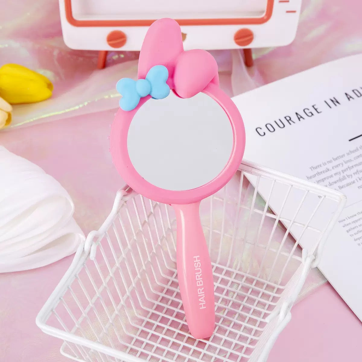 可愛いキャラクターデザインのヘアブラシ（鏡付き）