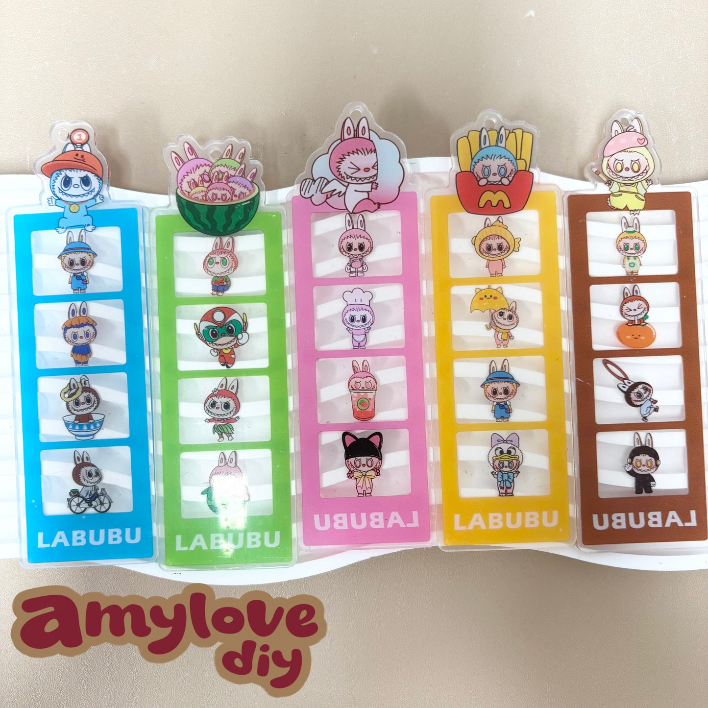 12.4x4cmキャラクターのアクリルブックマーク（10pcs-2種類から選べます）